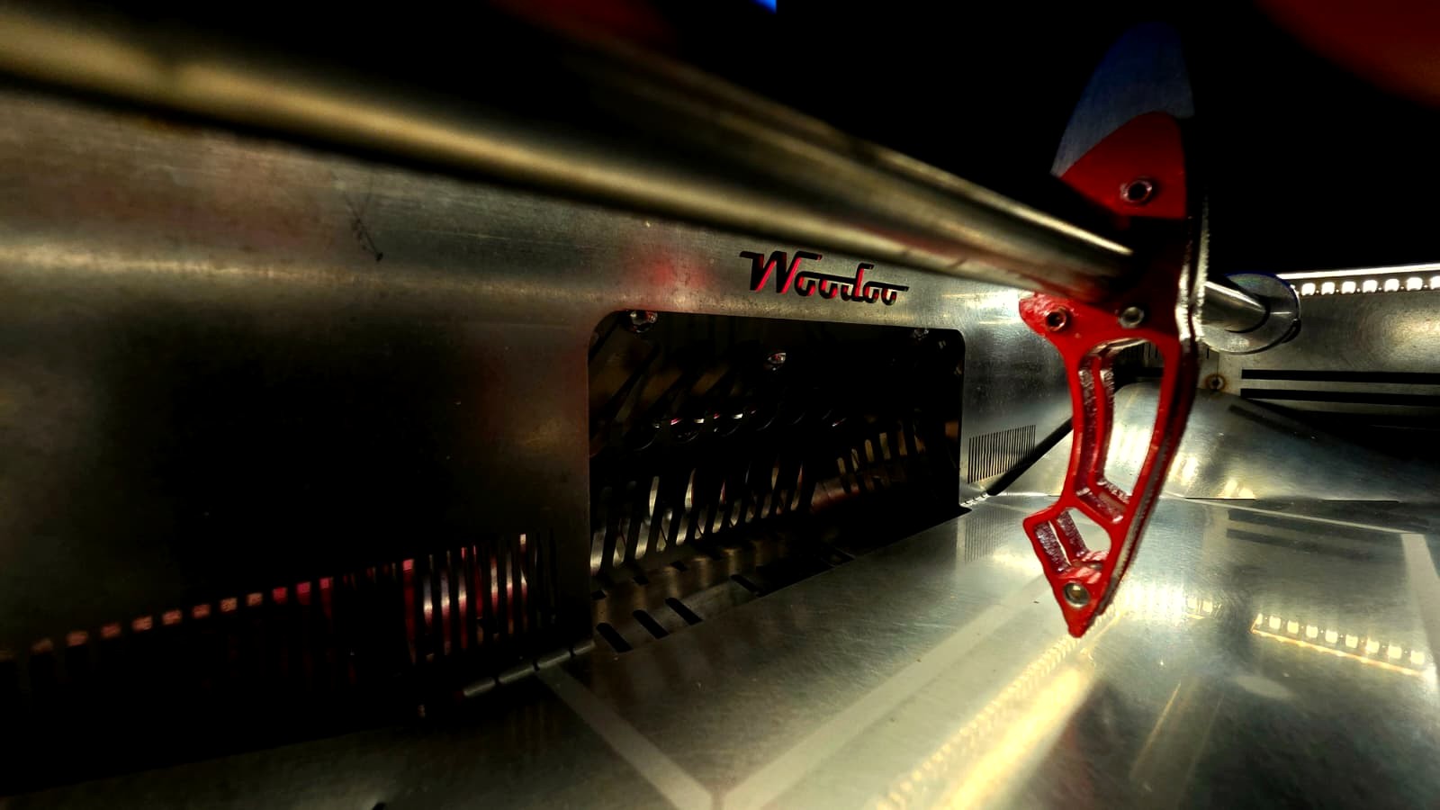 Rail — red bracket